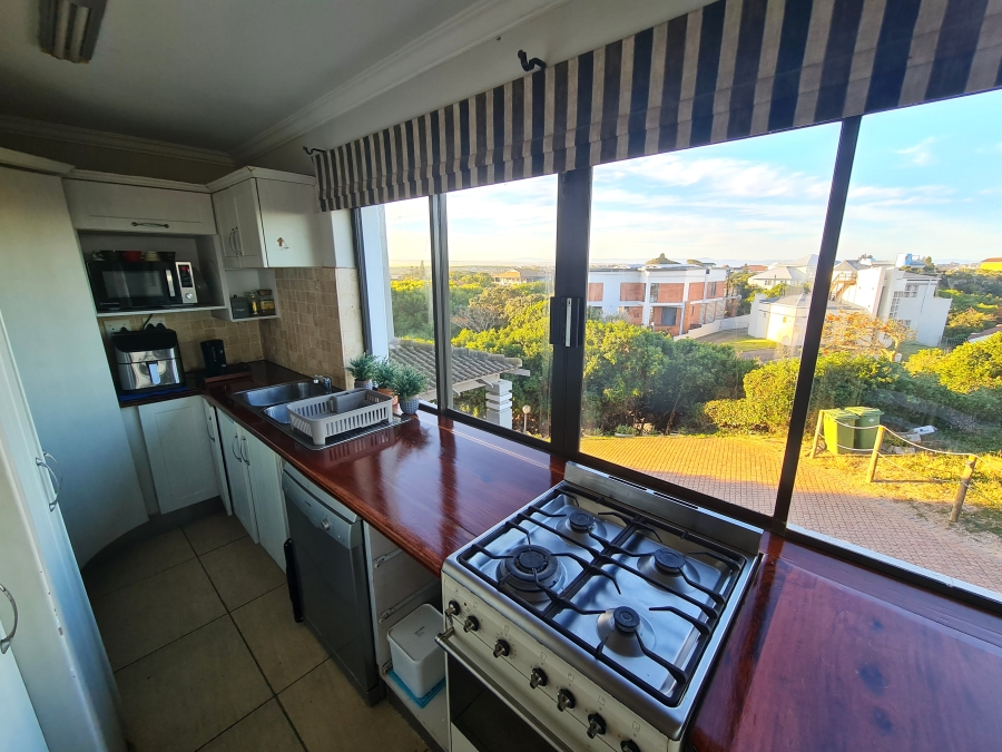 8 Bedroom Property for Sale in Paradise Beach Eastern Cape